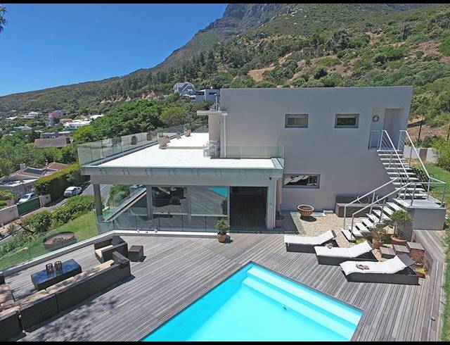 8 BEDROOM HOUSE FOR SALE IN LLANDUDNO